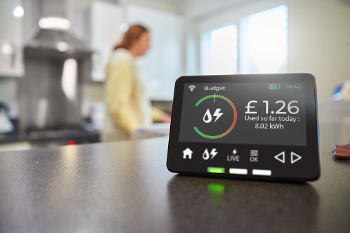 Live energy consumption and cost readings on household smart meter