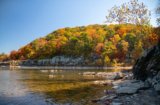 Fall colors along the Potomac river
