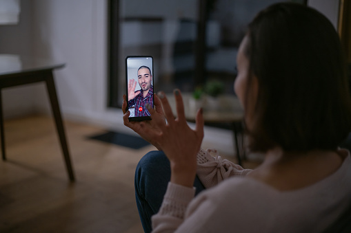 https://media.istockphoto.com/id/1435446758/photo/woman-at-home-talking-to-her-boyfriend-on-a-video-call.jpg?b=1&s=170667a&w=0&k=20&c=sjY7DHnNN2mHh6gZM-G8tq0rOaumCQQ8p3FGXjDjEEY=