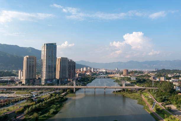 istock city ​​by the river 1435449490