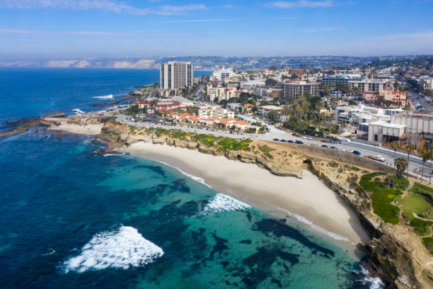 la jolla village cove perspectiva aérea de luz da tarde - la jolla cove - fotografias e filmes do acervo