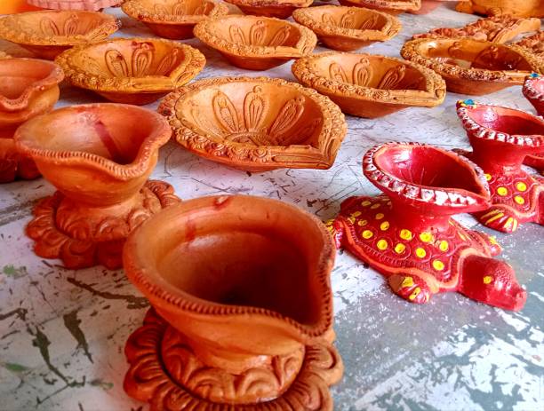 istock Diwali lamp shop 1435492451