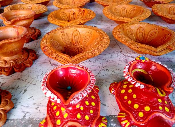 istock Diwali lamp shop 1435492467