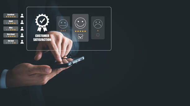 User give rating to service experience on online application, Customer review satisfaction feedback survey concept, Customer can evaluate quality of service leading to reputation ranking of business. el usuario da calificación a la experiencia de servicio en la aplicación en línea, concepto de encuesta de satisfacción de la revisión del cliente, el cliente puede evaluar la calidad del servicio que conduce a la clasificación de la reputación del