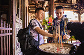 asiatisch-chinesische-schwule-paare-reisen-lokal-in-taiwan.jpg?b=1&s=170x170&k=20&c=Tssu-Ppsg6-s9CkM9qH-ifB7iCjK-u8kVJUTle-DB7Q=
