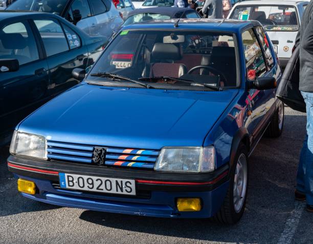  Imágenes de detalles de automóviles Peugeot azul antiguo disponibles
