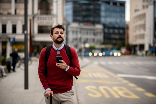 young it expert waiting for public transportation - color image bus discussion expertise imagens e fotografias de stock