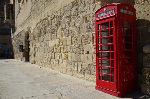red british telephone box
