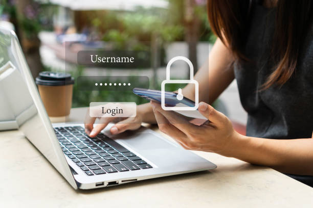 Woman hand entering password code on computer. Concept of cyber security, data protection, secure access to user's personal information, secure Internet access, cybersecurity. Closeup, copy space mujer ingresando manualmente el código de contraseña en la computadora. concepto de ciberseguridad, protección de datos, acceso seguro a la información personal del usuario, acceso seguro a internet, ciberseguridad. primer plano, espacio de copia