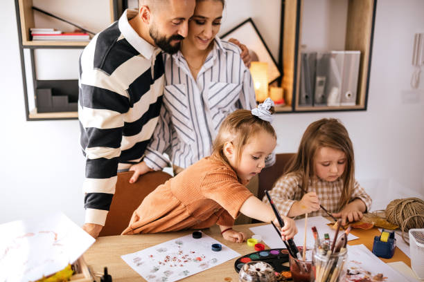 istock Family enjoys art 1435840137