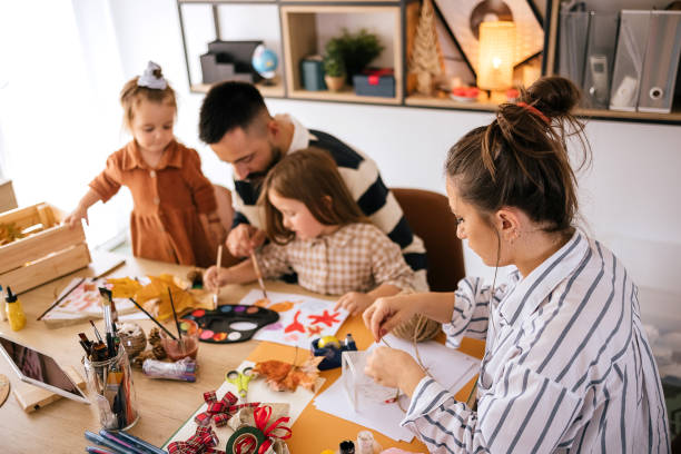 istock Family enjoys art 1435840139
