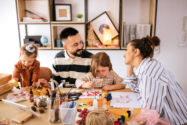 istock Family enjoys art 1435840284