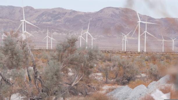 windmühlen auf windparks, windmühlen-energiegeneratoren. wüstenwindpark, usa. - kumeyaay stock-fotos und bilder