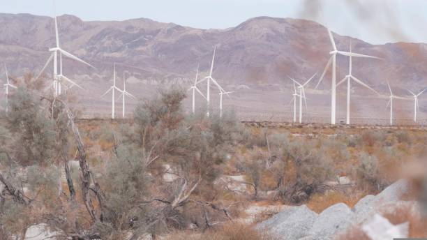 mulini a vento su parco eolico, generatori di energia eolica. parco eolico nel deserto, usa. - kumeyaay foto e immagini stock