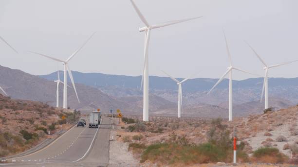 mulini a vento su parco eolico, generatori di energia eolica. parco eolico nel deserto, usa. - kumeyaay foto e immagini stock