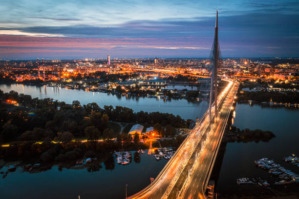 nuevo y moderno puente sobre el río sava, belgrado, serbia. - construction frame bridge built structure sunbeam fotografías e imágenes de stock