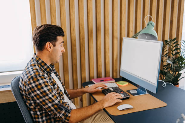 istock It's been a productive day of browsing 1435869472