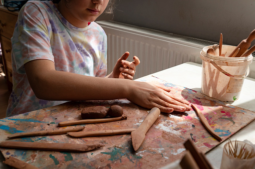 Kid molding clay