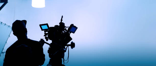 Video or film production studio used in shooting videography or photography and photo sets. Professional movie camera and film crew team making film scenes for cinema TV or online advertising works. estudio de producción de video o película utilizado en la filmación de videografía o fotografía y sets de fotos. cámara de cine profesional y equipo de filmación haciendo escenas de películas para cine, televisión o trabajos de publicidad en líne