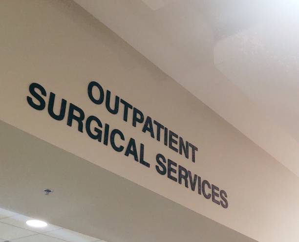 outpiatent surgical services sign - outpatient imagens e fotografias de stock