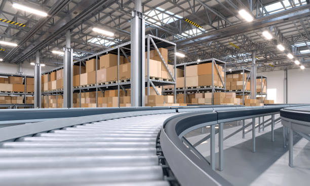 istock Close-up of empty conveyor belt in a large distribution warehouse 1436060304