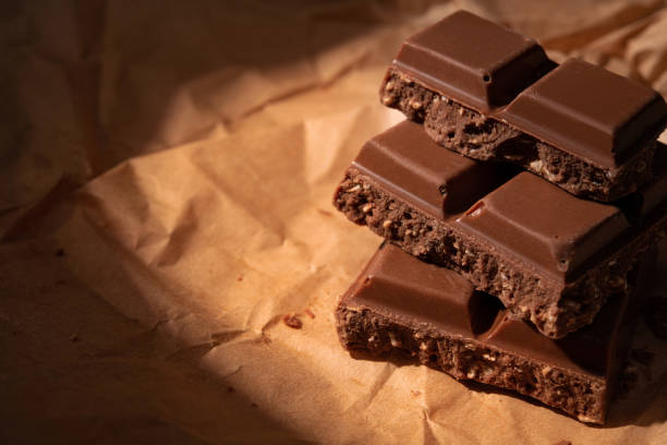 istock Chocolate bar pieces on kraft paper. 1436105100