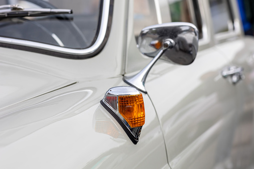 Exterior mirrors and indicators from the oldtimer