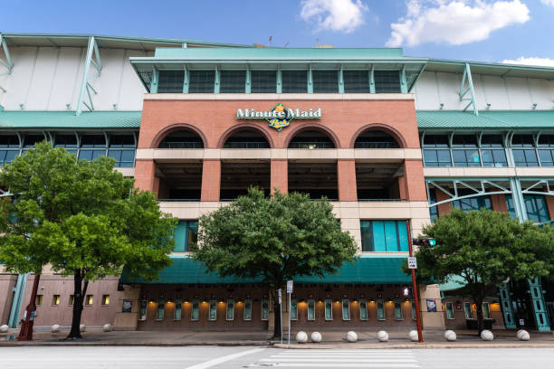 Minute Maid Stadium in Houston, TX. HOUSTON, TX, USA - SEPTEMBER 11, 2018: Minute Maid Stadium, home to the MLB's Houston Astro's, was built in 2000 and has a capacity of 41,168 for their baseball games, events, festivals, and concerts. houston astros stock pictures, royalty-free photos & images