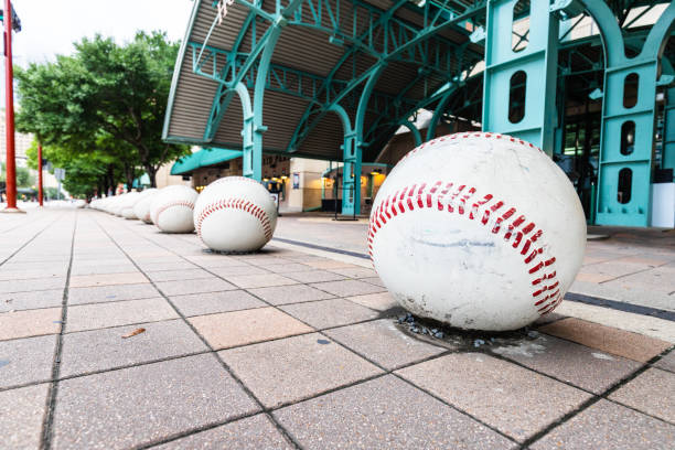 Minute Maid Stadium in Houston, TX. HOUSTON, TX, USA - SEPTEMBER 11, 2018: Minute Maid Stadium, home to the MLB's Houston Astro's, was built in 2000 and has a capacity of 41,168 for their baseball games, events, festivals, and concerts. houston astros stock pictures, royalty-free photos & images