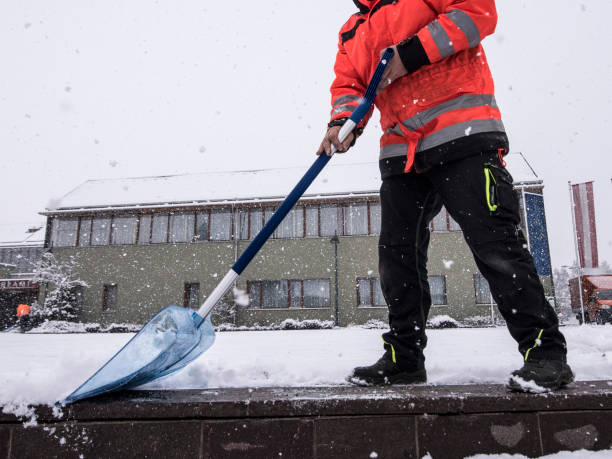 snow removal with snow shovel snow removal with a snow shovel in the winter time public service employee stock pictures, royalty-free photos & images