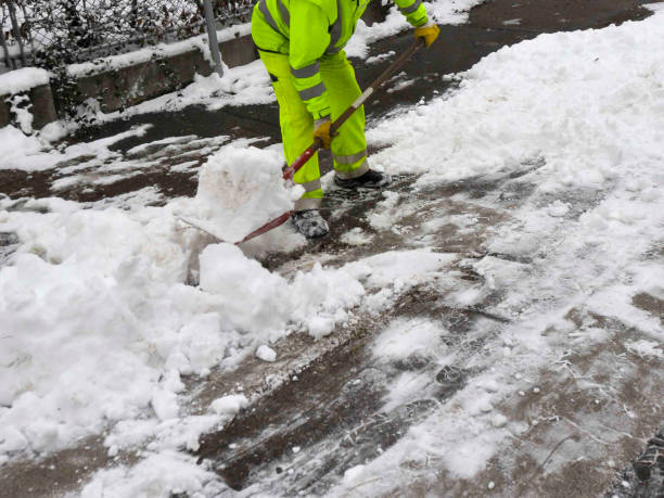 snow removal with snow shovel snow removal with a snow shovel in the winter time public service employee stock pictures, royalty-free photos & images