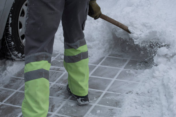 snow removal with snow shovel snow removal with a snow shovel in the winter time public service employee stock pictures, royalty-free photos & images