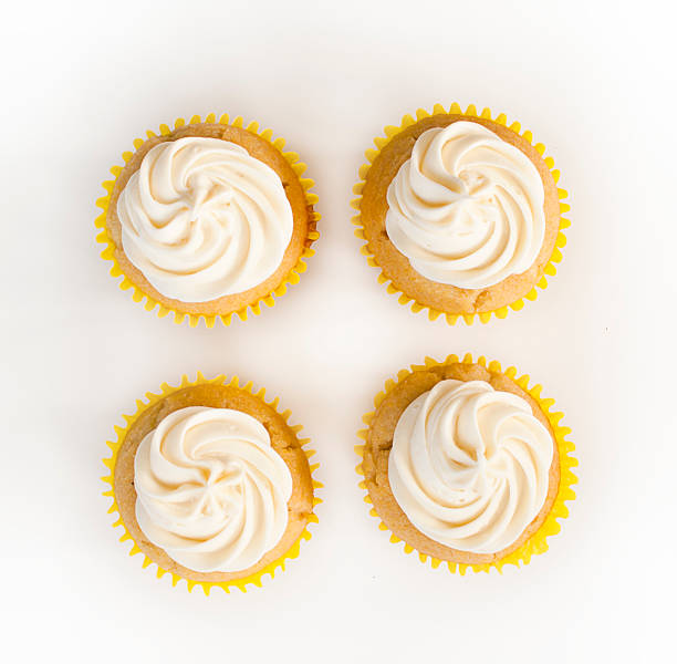 가지 간단한 컵케이크 - white icing 뉴스 사진 이미지