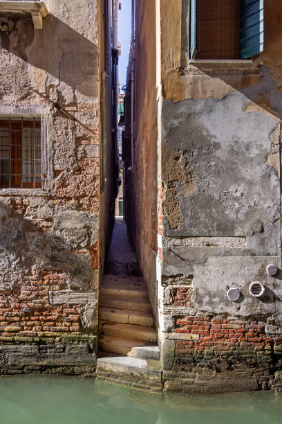 istock Narrow passage down to canal between two buildings 1436365579