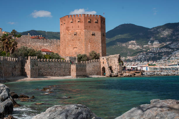 east coast beach resort z turcji alanya - ship fort castle stone wall zdjęcia i obrazy z banku zdjęć