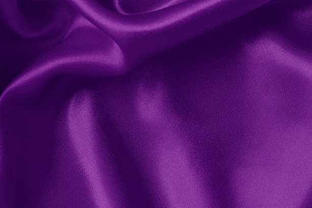 textura de tela púrpura para fondo y trabajo de arte de diseño, hermoso patrón arrugado de seda o lino. - twisted yarn fotografías e imágenes de stock