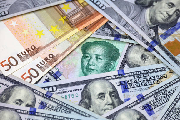 китайские юани, доллары сша и банкноты евро. - currency exchange currency european union currency dollar стоковые фото и изображения