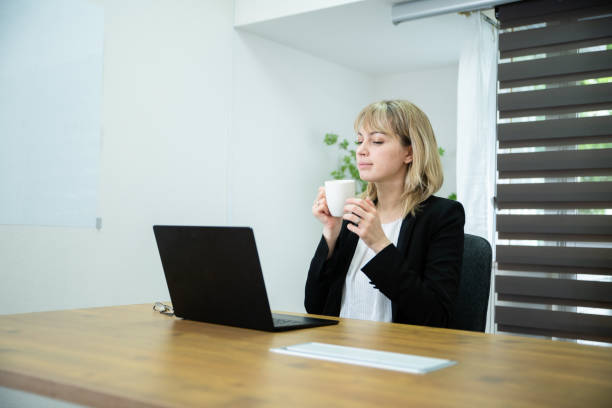 istock An office worker is is a good mood 1436430258