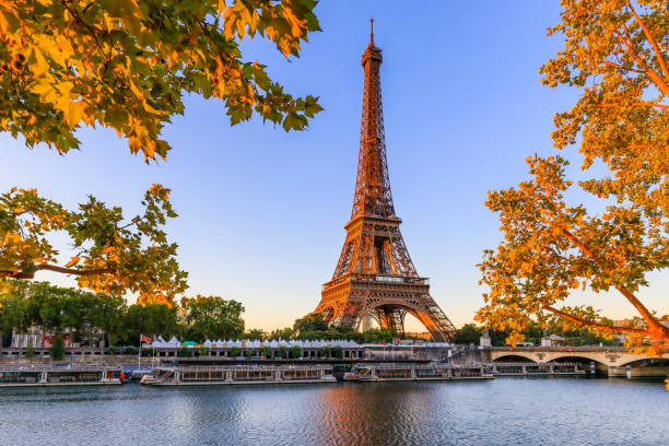 parís, eiffel tower. - parís fotografías e imágenes de stock