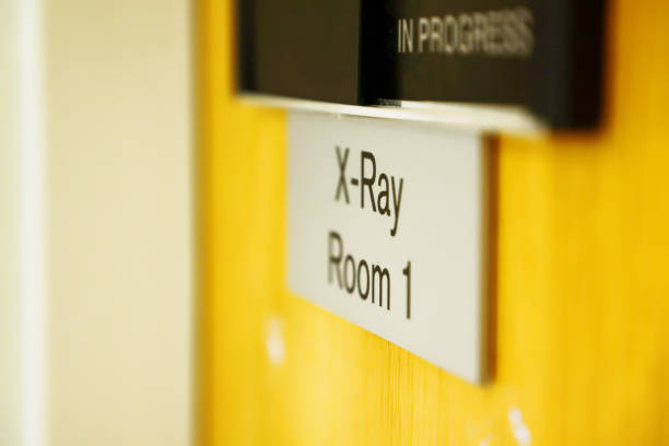 istock X-ray room door sign 1436445151
