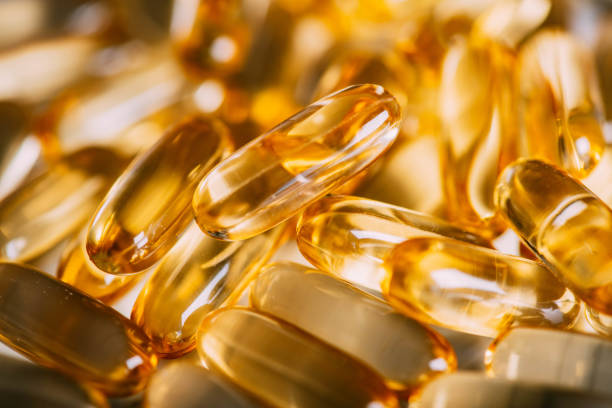 nahaufnahme omega 3 fischöl kapseln - cod liver oil fish oil vitamin e vitamin pill stock-fotos und bilder