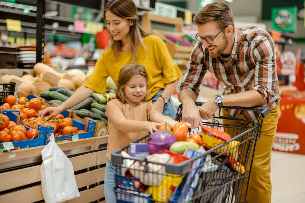 istock Family in Supermarket 1436468416