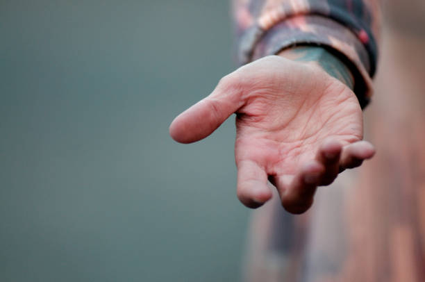 hombre mano al frente - idealist fotografías e imágenes de stock