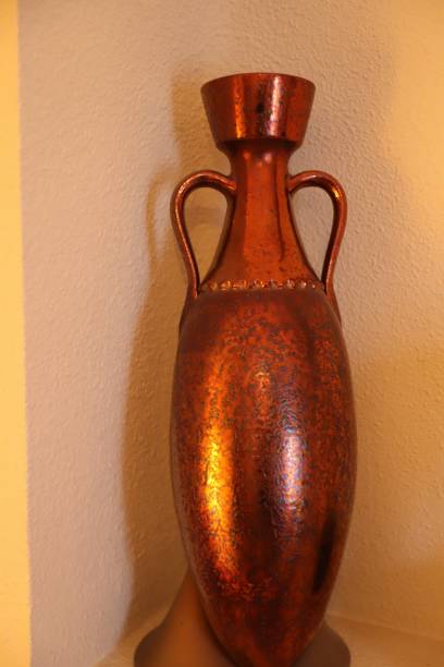 ceramic figure with metallic reflection in different shapes and positions
