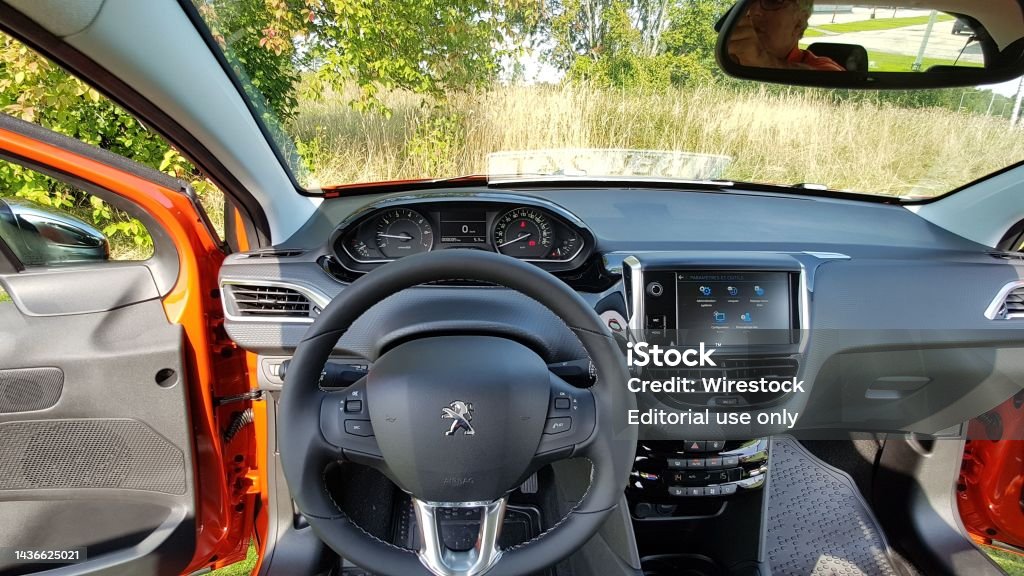 Imágenes del exterior e interior del automóvil Peugeot Fotos disponibles