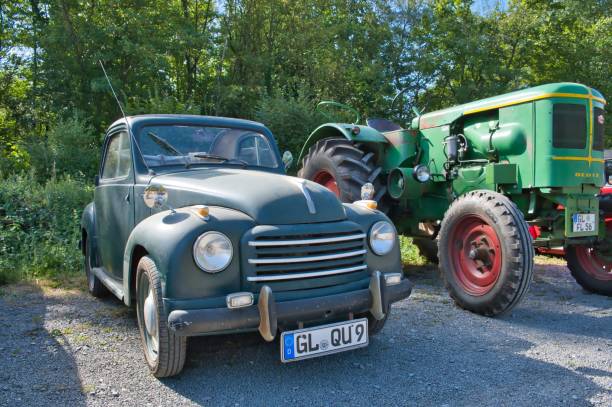 fiat 500 c topolino, klasyczny samochód - cinquecento zdjęcia i obrazy z banku zdjęć