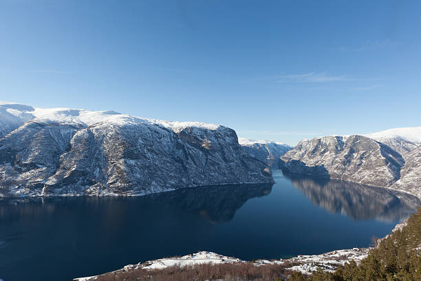 aurlandsfjord - sognefjord photos et images de collection