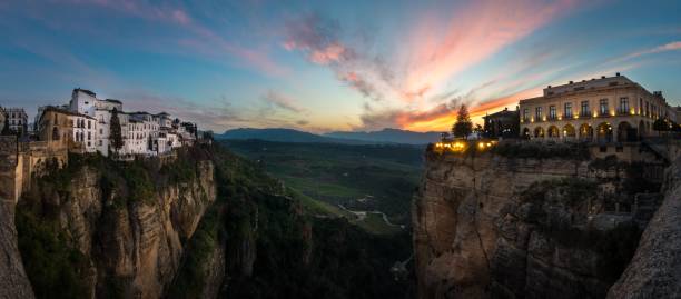 most i domy na skraju przepaści w mieście rhonda, hiszpania - ronda spain rhonda bridge zdjęcia i obrazy z banku zdjęć