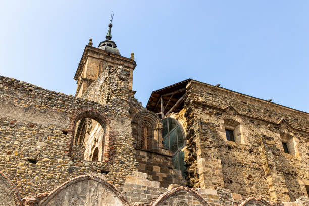 교회 타워 종과 스페인 카라세도의 성 마리아 수도원의 파괴 된 교회 - church bell tower temple catholicism 뉴스 사진 이미지