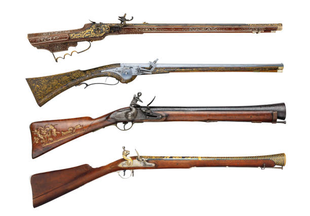 anciennes armes à feu à fusil anciennes des 17e et 18e siècles isolées - image du xviième siècle photos et images de collection